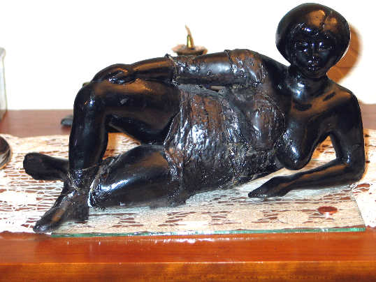 femme allongée 0